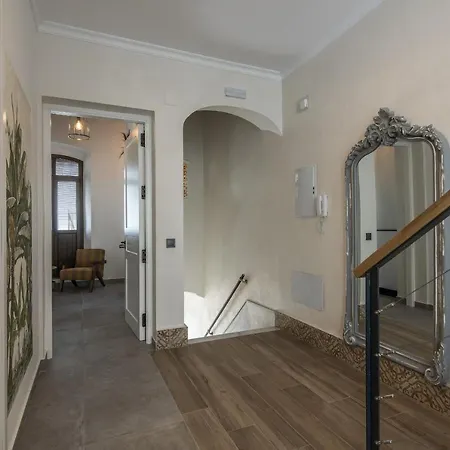 Trajano Premium Estudios By H Apartment